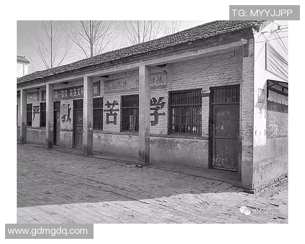 李军的足球旅程：从青涩少年到职业球员的心路历程