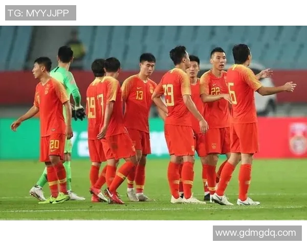 武汉足球队与北京足球队赛后复盘分析双方配合及战术执行情况