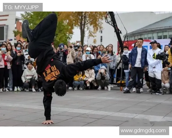 深入分析成都街舞队的战术布局与控制技巧